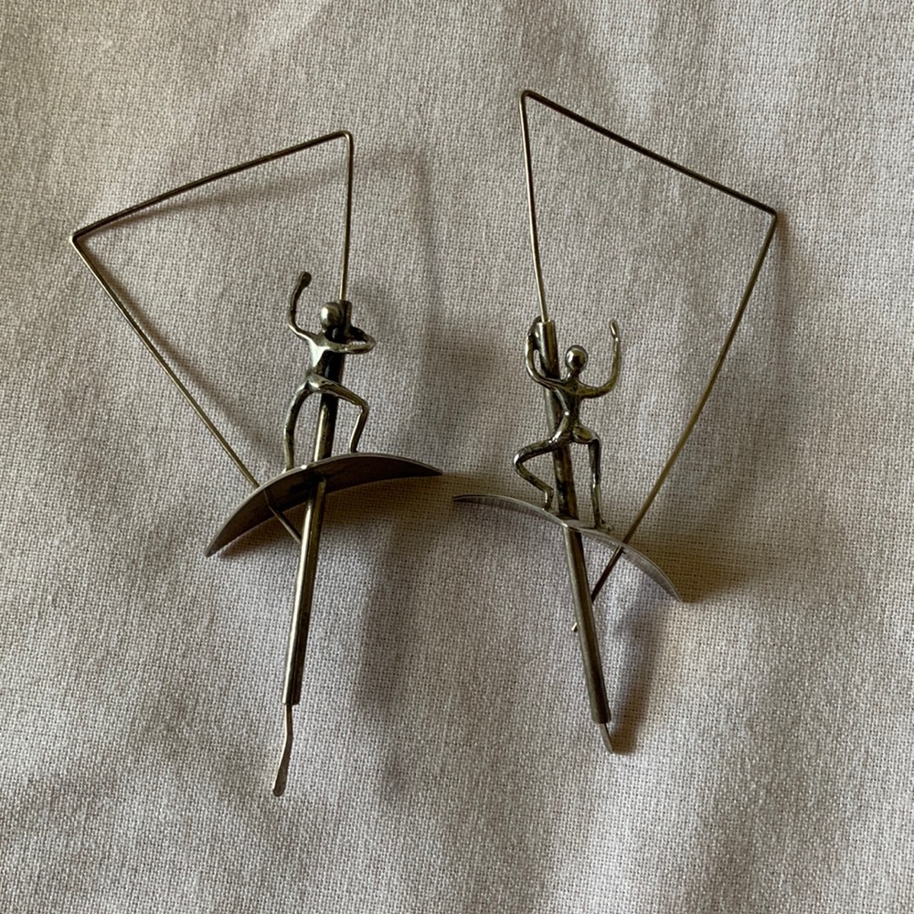 925 silver surfing man earrings